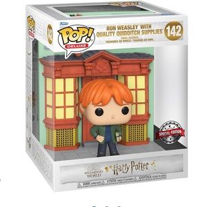 funko pop deluxe #142 Rob Weasley with quality quidditch supplies New/unopened